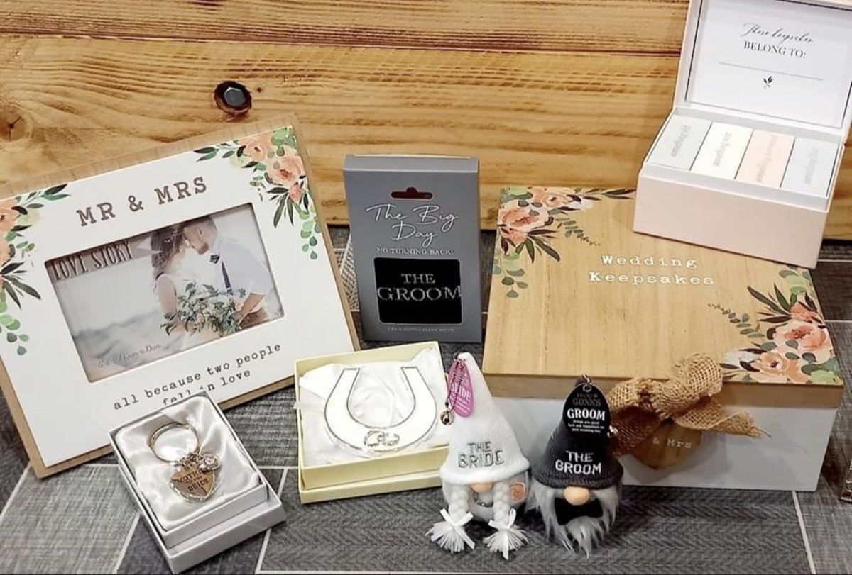 MaybugsShop's tweet image. Ding Dong! With wedding season well on the way, we have plenty of beautiful gifts for their special day! From our stylish #weddingkeepsakebox to our #luckygonks , there really is something for every couple! 
#bexhill #hailsham #eastbourne 
Pop in store or shop online