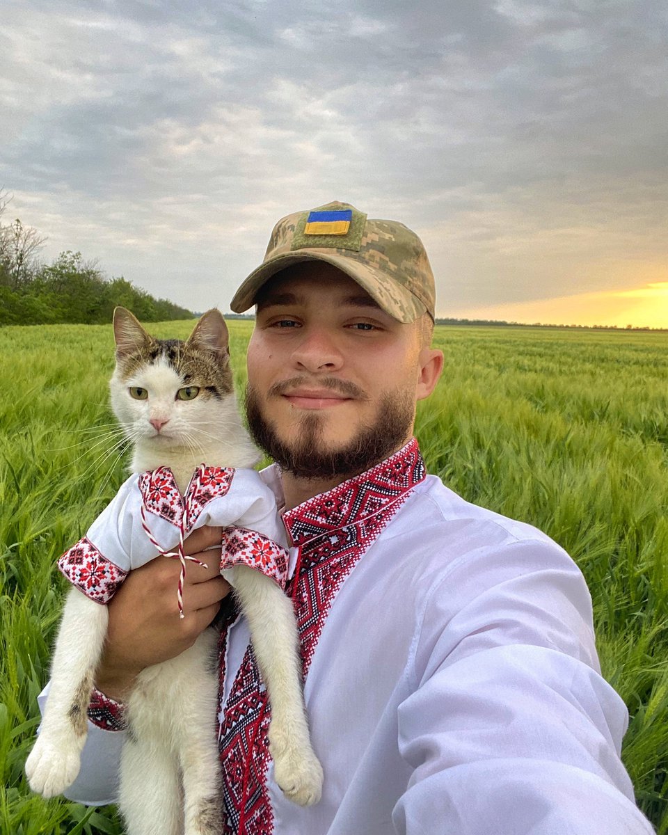 Together with 🐈 @shaybaboy, we congratulate all Ukrainians on the Vyshyvanka Day. Vyshyvanka is now not just a shirt, it is a symbol of our identity, our culture, our gene pool, our rich history. Glory to Ukraine друзі🇺🇦❤️ Together to Victory💪🏻