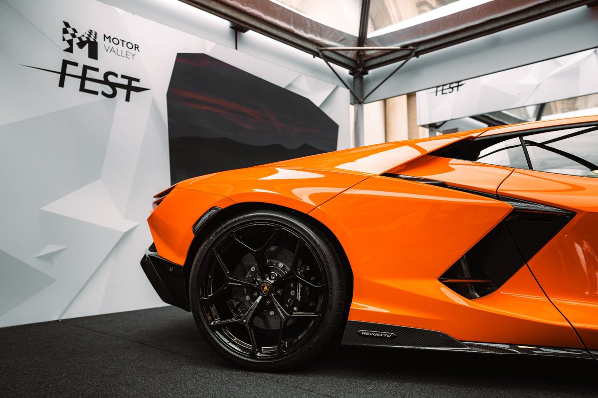 RushLane on Twitter Revuelto. Super sports V12 engine