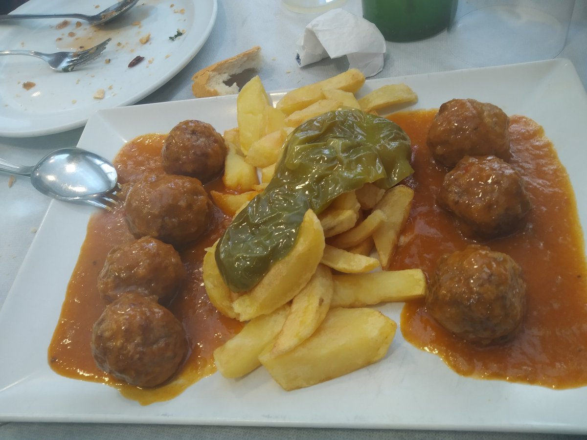 Además de un buen pote, en El Ovetense, se come de lujo. 😋😋