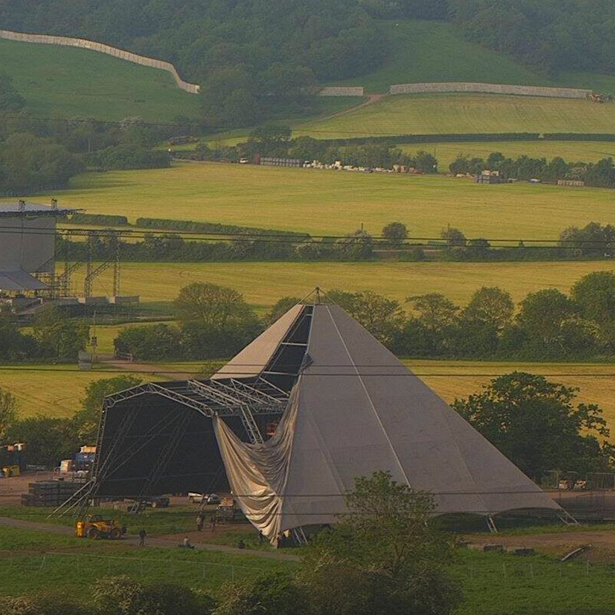 GlastoFestFeed's tweet image. Don&apos;t look now, but here comes the Bow!... 😯⛵️✨

#Glastonbury2023 #BuildProgress