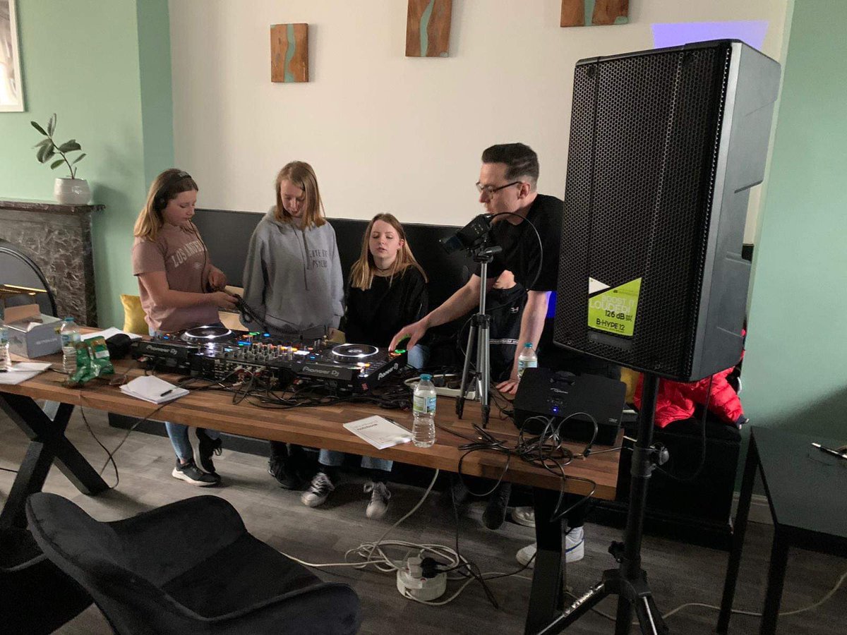 Dj Academy starts in June and we need more tutors. Must be able to work mid week through the day time. 

Get in touch jonny@cosmosclub.events 

07472960369

Please share 🤝😀