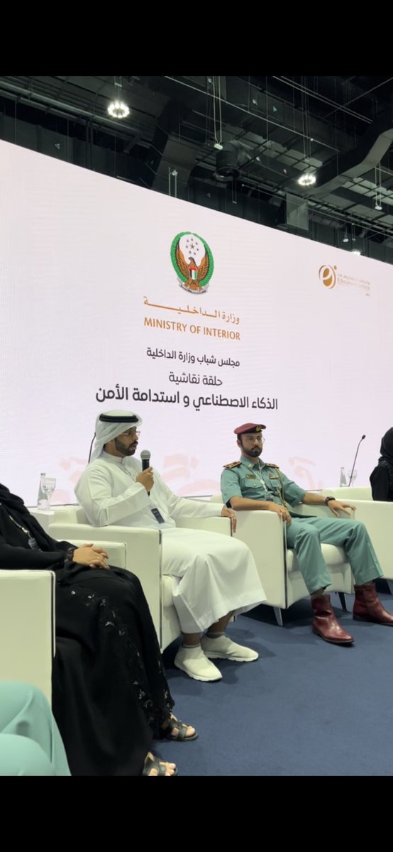 0xmtdi's tweet photo. قدمت جلسة عن الذكاء الاصطناعي في مواجهة تهديدات الامن السيبراني في معرض واجهة التعليم.

نسأل الله التوفيق والنجاح ❤️🙏 https://t.co/k3ExpVXgKs