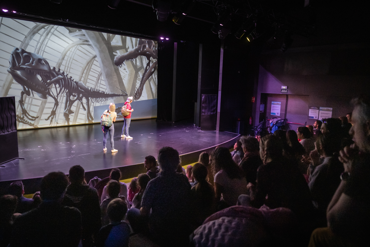 CACiencies's tweet photo. En la 1ª planta comienza la aventura con:

🎶#PlayCAC que trata sobre la relación entre música y ciencia
🎭🧪El #TeatrodelaCiencia con #AltoVoltajeCAC y #RamonayCajal
👥¿Vienes con acompañantes de entre 3 y 8 años? ¡Qué suerte! Disfrutaréis del #EspaidelsXiquets y su Hormiguero https://t.co/DOf11kEzuZ