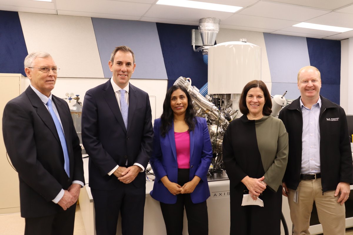 CurtinMedia's tweet photo. Great to have Treasurer of Australia, Hon Dr @JEChalmers and Zaneta Mascarenhas, Member for Swan come to check out the  work of our #Hydrogen Storage Research Group at the @JDLCentre on campus today. @CurtinUni https://t.co/TVWrQaywJu