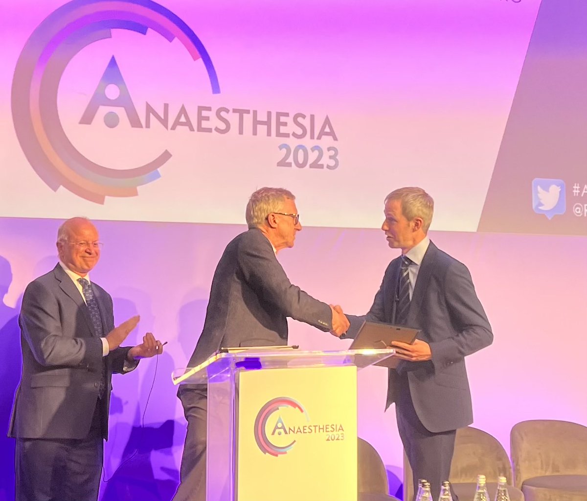 Inaugral Mapleson Lecture ⁦@BJAJournals⁩ ⁦@RCoANews⁩ #Anaesthesia2023 delivered by Andrew Cumpstey - rising star honouring a great academic leader of our specialty ⁦@unisouthampton⁩ ⁦@SouthamptonBRC⁩ ⁦@NIHRresearch⁩ #ACL