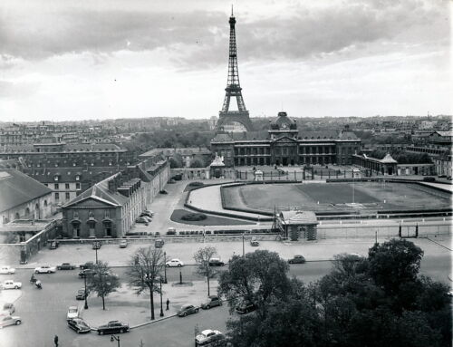 L'École Militaire et la Tour Eiffel. 
1960. Paris