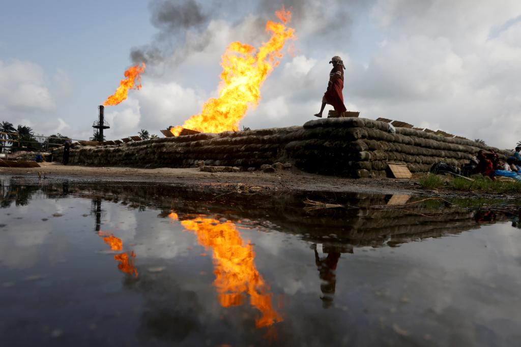 MicroSmoothie's tweet photo. Statistics from various countries show that no country flares as much gas as a percentage of their total gas as Nigeria."
- Bayelsa Oil and Environmental Commission Report (2023)
#JusticeForBayelsa
#CleanYourMess
#BigOilMustPay
#MakePollutersPay
#EndFossilCrimes
#ShellMustPay https://t.co/kqdLHC9l4V
