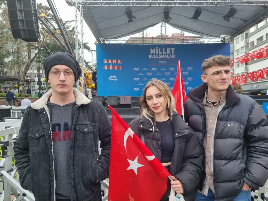 Présidentielle en Turquie : les jeunes sont-ils prêts à tourner la page Erdoğan ? Les jeunes sont des acteurs clés de ce scrutin. Ils représentent plus d'un quart de l'électorat. 'Grand Reportage' de Marie-Pierre Vérot 🇹🇷 radiofrance.fr/franceculture/…