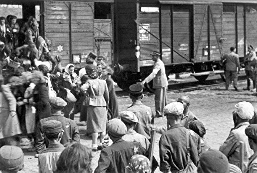 DtAhmetAtac's tweet photo. #18Mayıs1944’te öz vatanlarından sürgün edilen, insanlık dışı muamelelere maruz bırakılan on binlerce Kırım Tatarını saygı ve rahmetle anıyorum. Yaşanan zulmü unutmayacak ve Kırım Tatarı dostlarımızın haklı mücadelesinde her zaman yanlarında olacağız. https://t.co/kmypZEVRwl