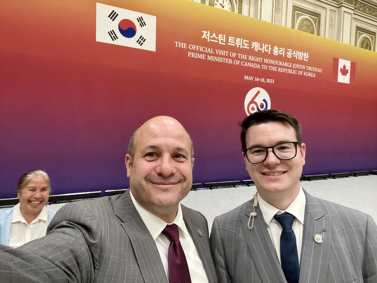 StewartRWheeler's tweet image. And with that, another great #Protocol collaboration — this time w/ excellent 🇰🇷 &amp;amp; 🇨🇦 colleagues

Success in this business takes communication, flexibility, shared purpose, trust &amp;amp; good humour .  감사합니다 — merci beaucoup 🙏🏼 !! 

@koremb_canada 
@CanEmbKorea 
#ProtocolMatters