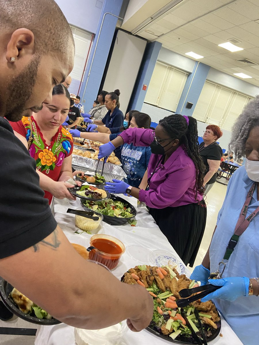 drjuds's tweet photo. Our return to in-person Transition Night was a HUGE Success! Thanks to our staff, business partners: Bladensburg Library, Parks n Recreation, Becauseican Inc., and Office Catering, parents and students!!!!
#PGCPS
#CommunitySchools
@BladensburgEle1 https://t.co/INfYLO6kmj