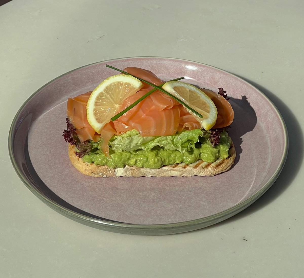 arto_coffee's tweet photo. Salmon Avocado toast

this salmon avocado toast is a quick and healthy breakfast, full of healthy fats to keep you full all morning long.
#salmon #avocado #toast #artocoffee #cafe #coffee #desserts #croissants #tastyfood #yummy #dubai #dubaimall #vibes #HealthyFood https://t.co/ElFIzmRR5s