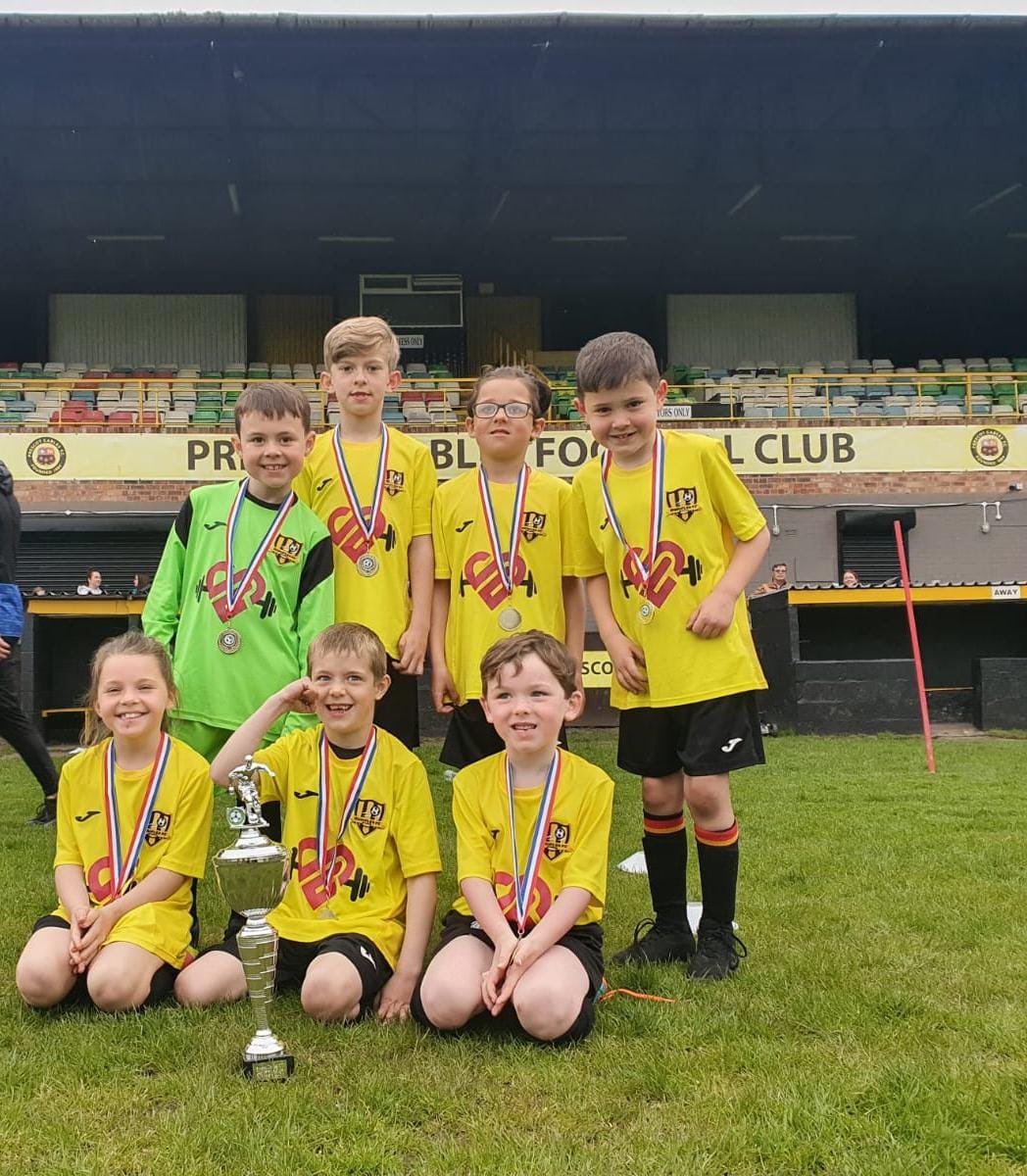 Muniflex Juniors ⚽ 💛 🖤 tweet media