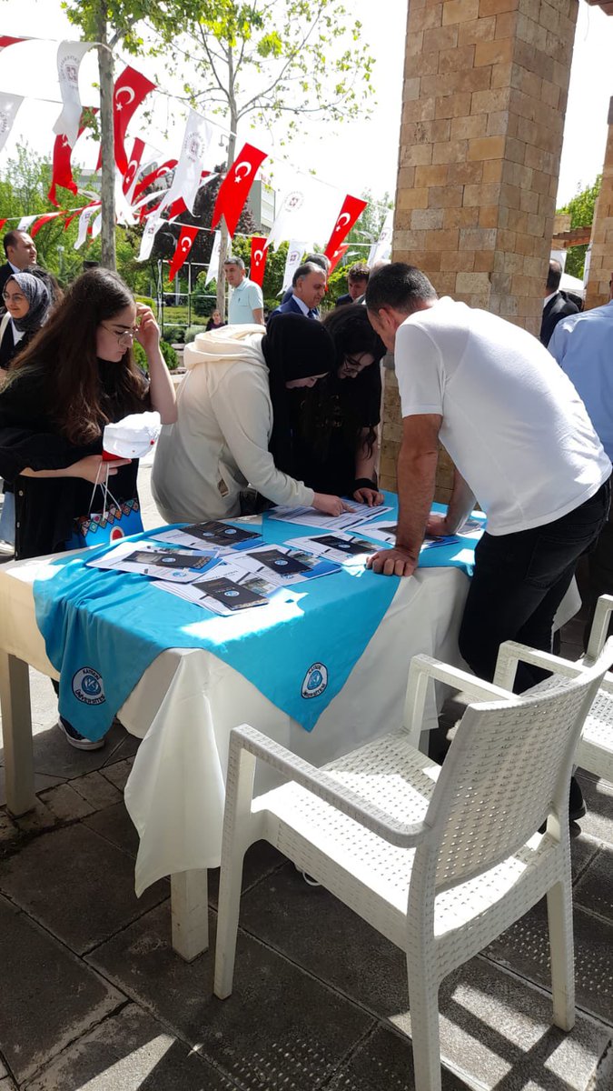 KayuSksd's tweet image. Anadolu Üniversiteler Birliği tarafından düzenlenen ve 16 Üniversitenin katıldığı Üniversite Tanıtım Fuarı kapsamında Elazığ’dayız. 😊 Bütün aday öğrencilerimizi 
Fırat Üniversitesi Kampüsü’ndeki standımıza bekliyoruz. 📚 ✏️ #aüb #kayü