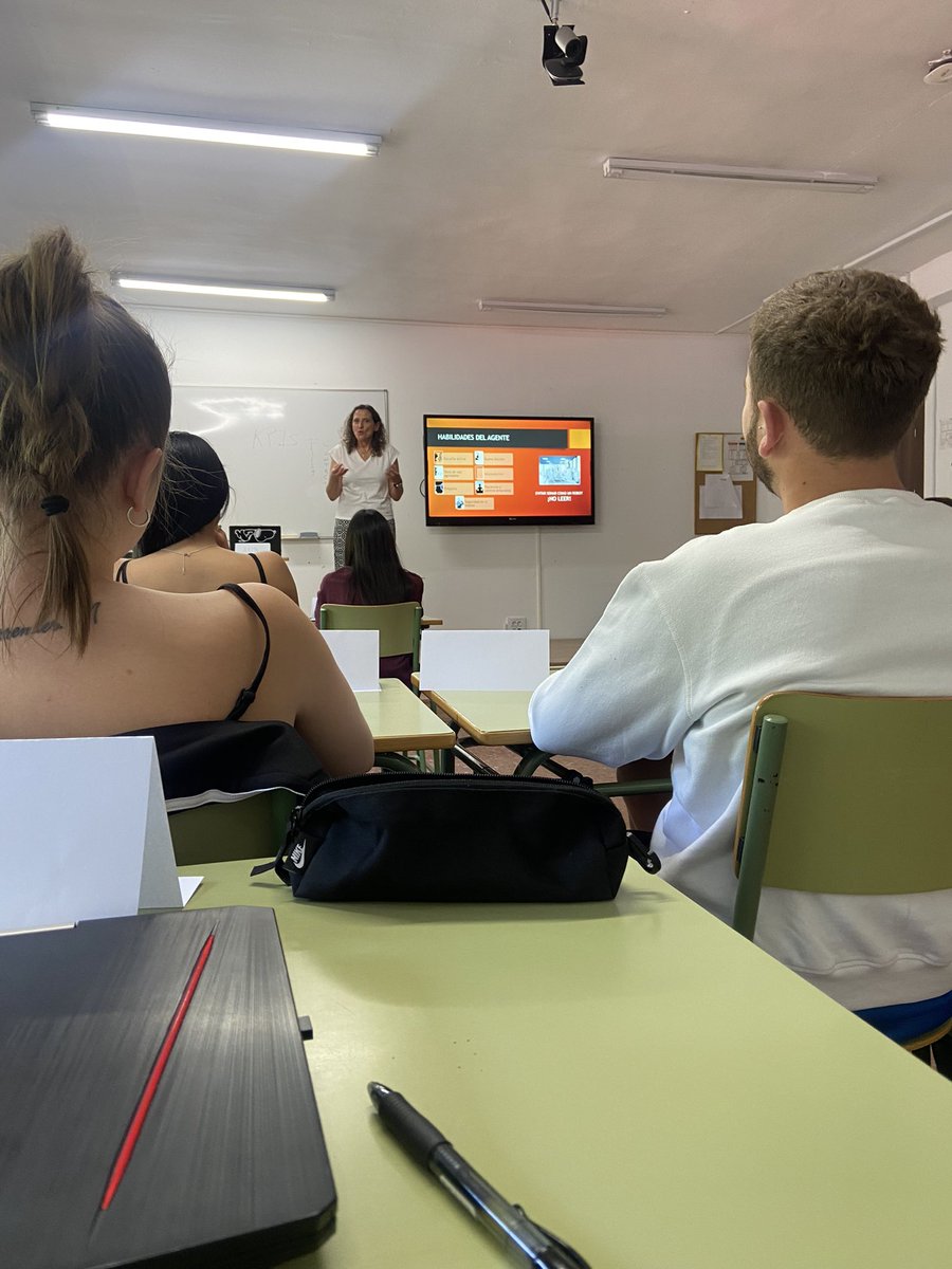 Buenos dias #CyACartuja os dejo dos fotos de la charla de <a href="/AnabelenDel/">Ana Del Toro</a>. Un placer conocerte!!!