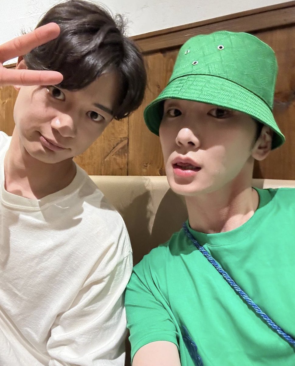 Ray20080525's tweet photo. 一瞬イロチ着てるのかと…😇🤍💚

そしてなぁ…キボム…
舌ペロはダメだとあれほど…🤦🏻‍♀️(ﾓｯﾄｸﾚ)
#SHINee #샤이니 #91line #91즈
#MINHO #민호 #KEY #키 https://t.co/ep1FQHsTWN