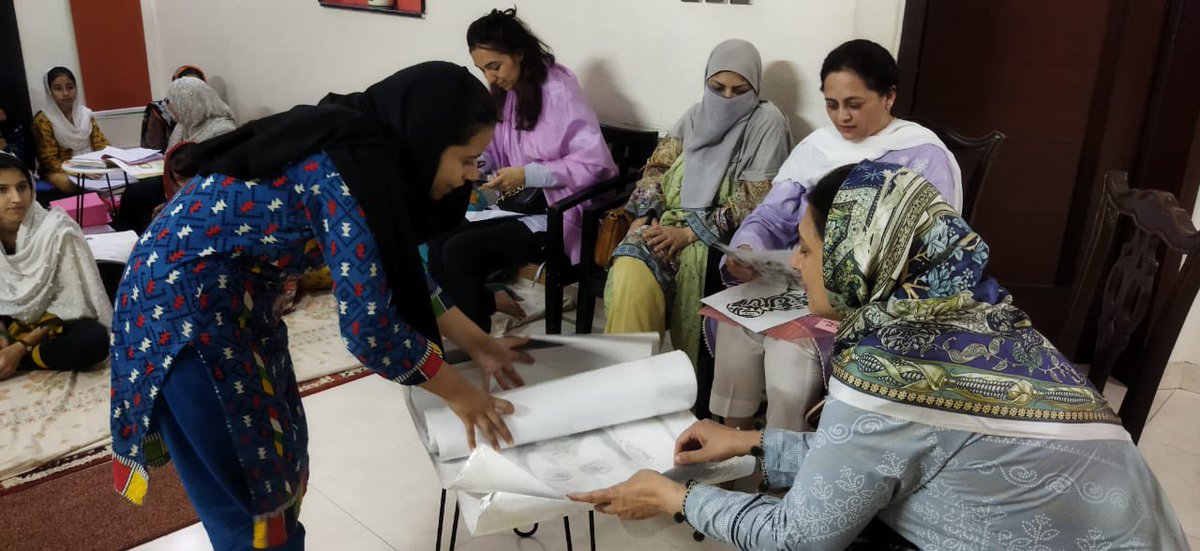 juftrustreg's tweet photo. JUF had some its lovely family members at the premises. Dr. Mehruk, Dr. Mehreen, Dr. Shabana, Dr. Samar and Dr. Saira spent the day with the bright little stars of #JUF. Conversations, laughter &amp; sheer excitement was the aura of the day as our wonderful guests. 
 #Children https://t.co/gnvXAN7oNf