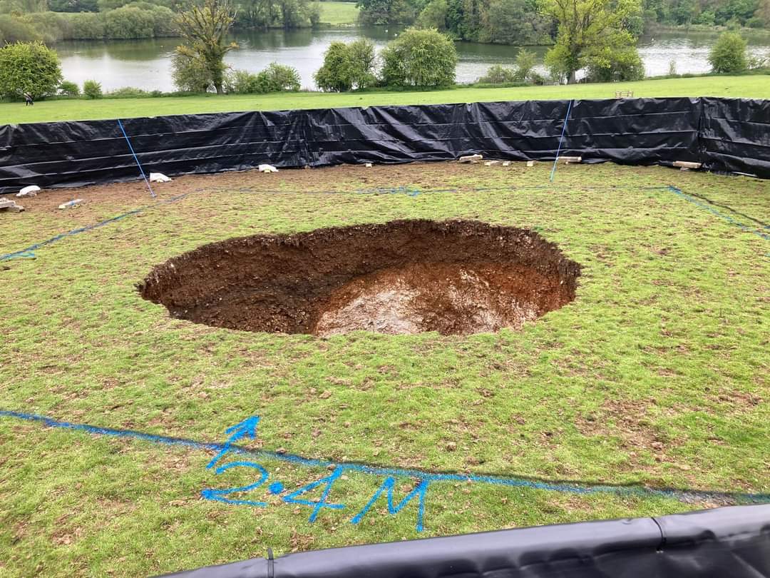 A sink hole in the grounds of Shardloes, Amersham, caused by the HS2 hole borer. Wonder how many more will appear of the drilling. Not good PR #stopHS2