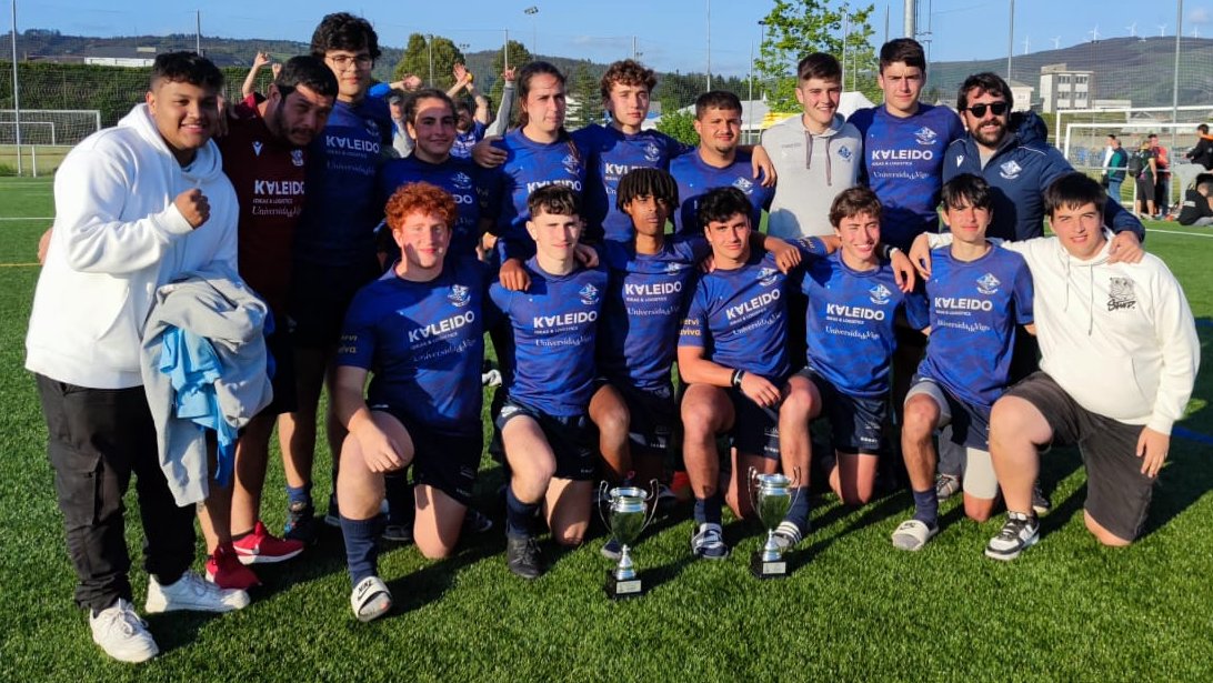 CampoCharlie's tweet photo. Dia das #letrasgalegas oval
🏉"As finais non se xogan, as finales se ganan"
🏆CAMPIONS #CopaXunta #Rugby7s 2023
Doble GRAND SLAM para o @VigoRugbyClub #M18
Imbatidos 2022-23 en XV e 7s
Novo triunfo dun equipo onde todos aportan e suman, sen estrellitas, triunfo do RUGBY https://t.co/gswhLjtftG