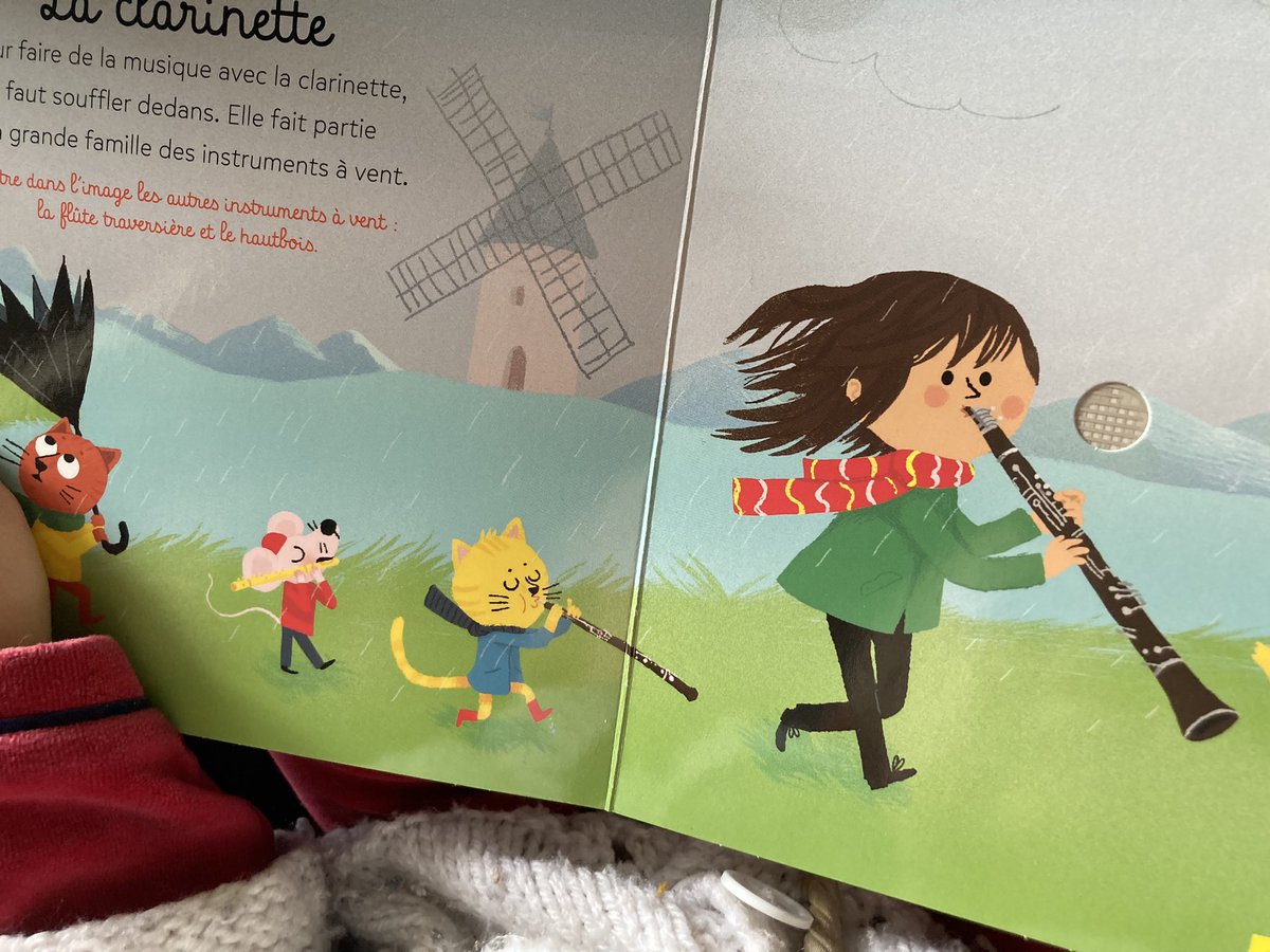 MargueriteScc's tweet photo. Mon gamin me suit partout avec son livre musical à la main en m’annonçant de façon random « on écoute : la clarinette » avant de lancer un morceau, impression d’être poursuivie par un animateur de Radio Classique #EtToutDeSuite #OnÉcoute #Chopin #lorgue #lepiano #leviolon #aaaah https://t.co/MphYA2PeDa