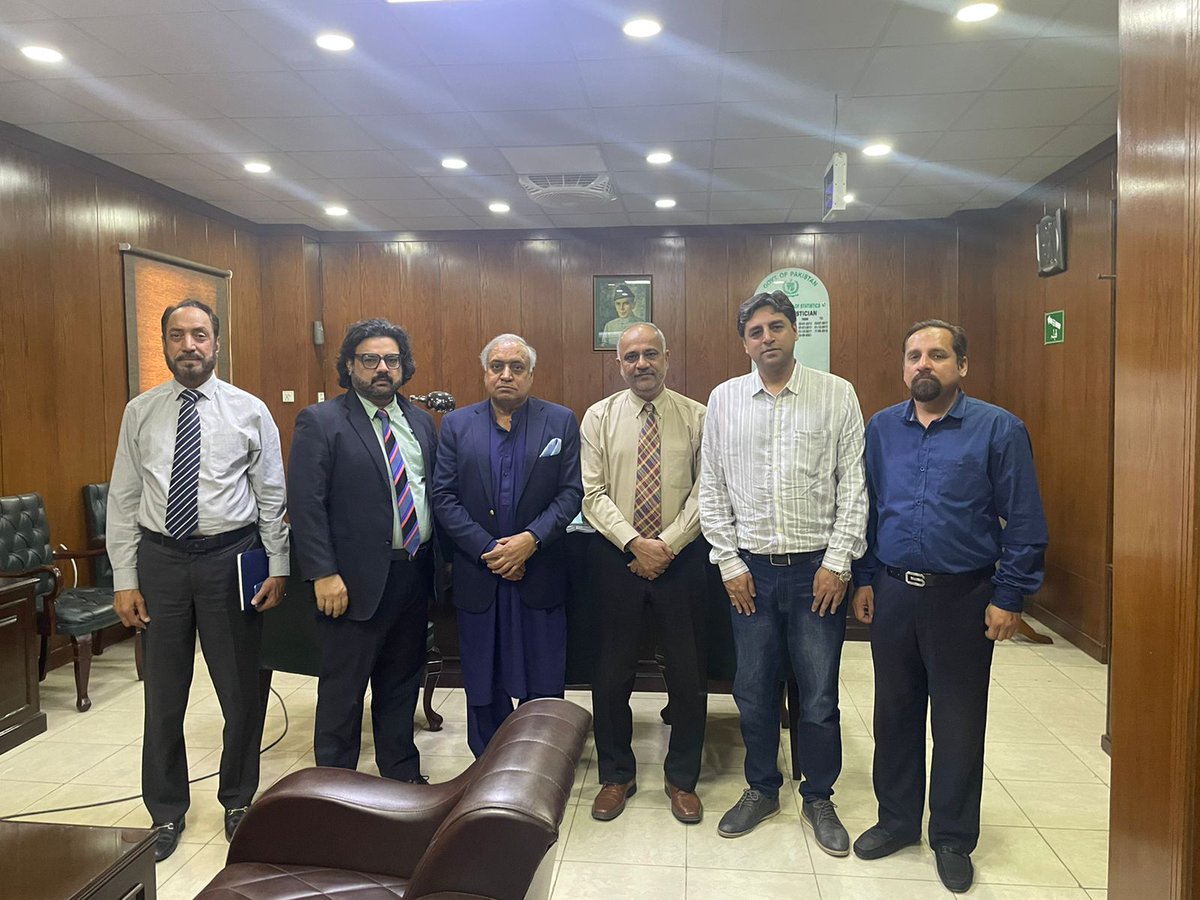 TheEngineersPAK's tweet photo. The Engineers Pakistan delegation under leadership of Engr. Ameer Zameer (Secretary General IEP) along with Chairman TEP Engr @adilaskari had meeting with Engr Zafar Chief Census Commissioner PBS. Meeting was very useful &amp; deep dialogues on population of #Karachi and its counting https://t.co/7dc55cVERG
