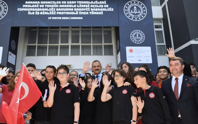 dogruegitimhab1's tweet photo. #Ankara #Havacılık ve #UzayTeknolojileri Mesleki ve Teknik Anadolu Lisesinin Resmî Açılışı Gerçekleştirildi https://t.co/bMlzKF5xas 
#dogruegitim #yks2023 #lgs2023 #balgatcozumkurs #balgatcozum https://t.co/6scPbOuwqX
