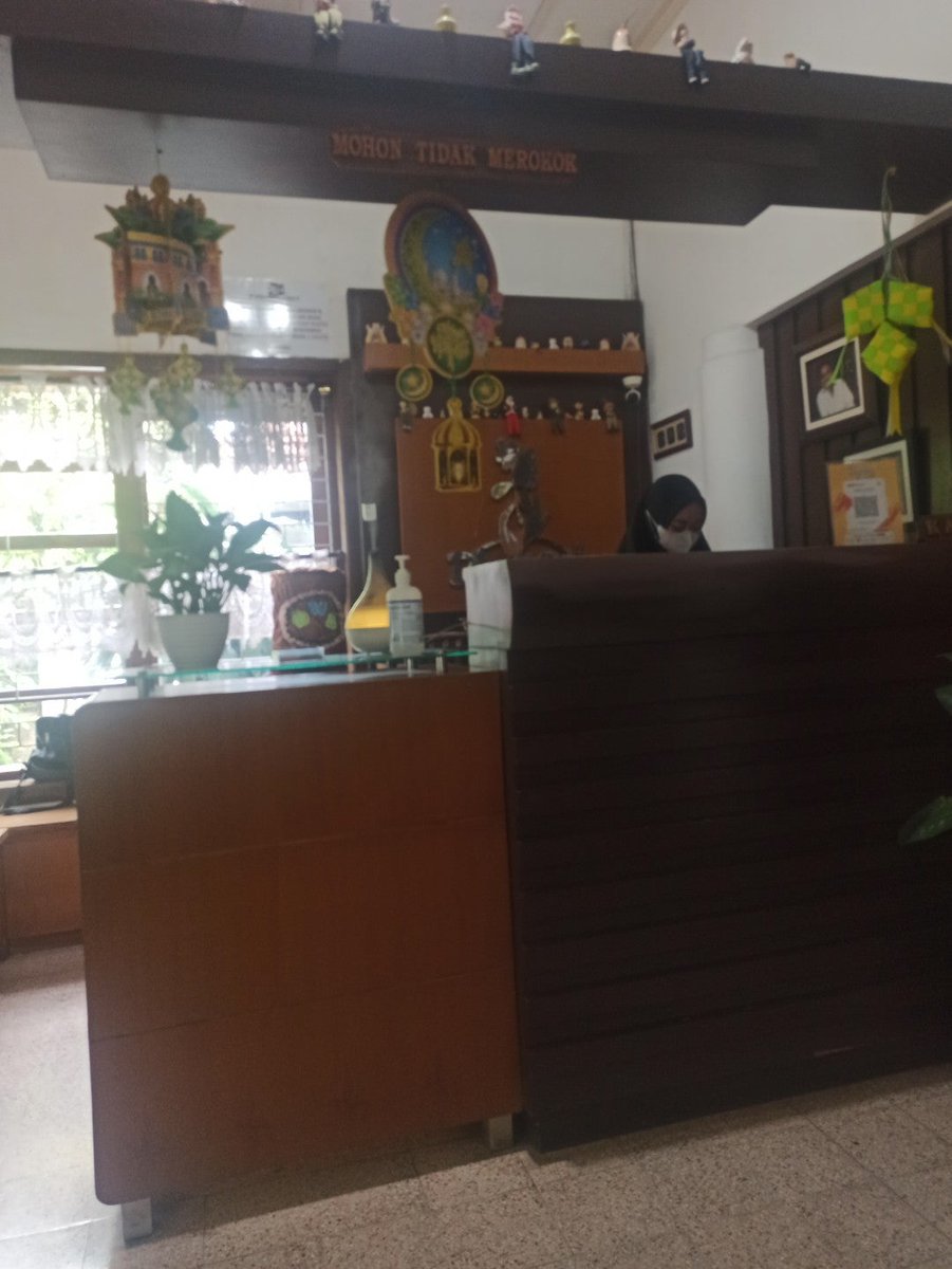 Cemburu's tweet photo. Pijet sek (@ Djemari Reflexiology in Malang) https://t.co/r3qqUaB80C https://t.co/1h39Z8o29e