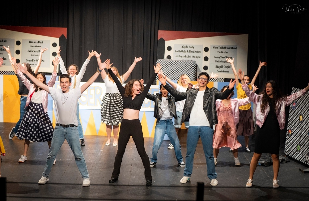 And that's a wrap! 👏 Great shots from the recent High School Dragon Theater performance of GREASE. They sang, they dance, and they acted their talented hearts out. 🎭 🎬 by Heatherly Stephens 📸 by Udit Bhatia #hkis #hkistheater #acting #studenttheater #highschool #drama