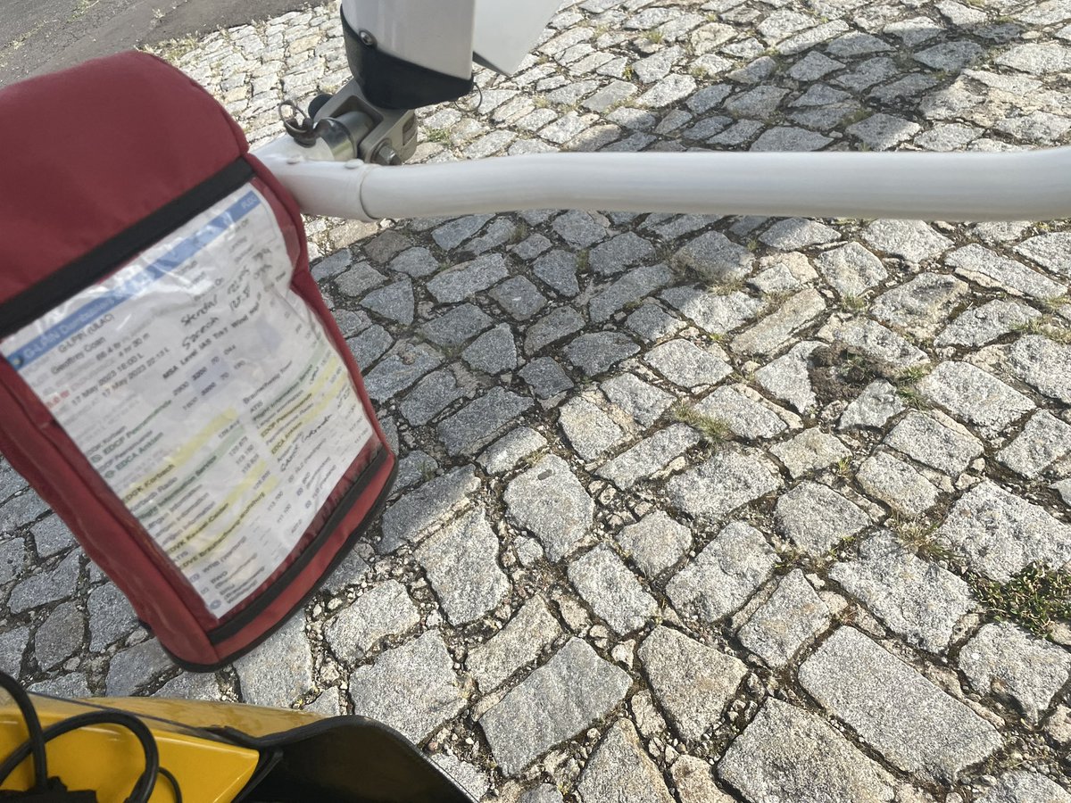 GeoffreyCoan's tweet image. Another country in the #flying logbook, we popped over the border to land our #microlights in #Poland for the first time 

Camouflaged control tower and cobbled taxiway!

Coffee, cake and then flew back into Germany