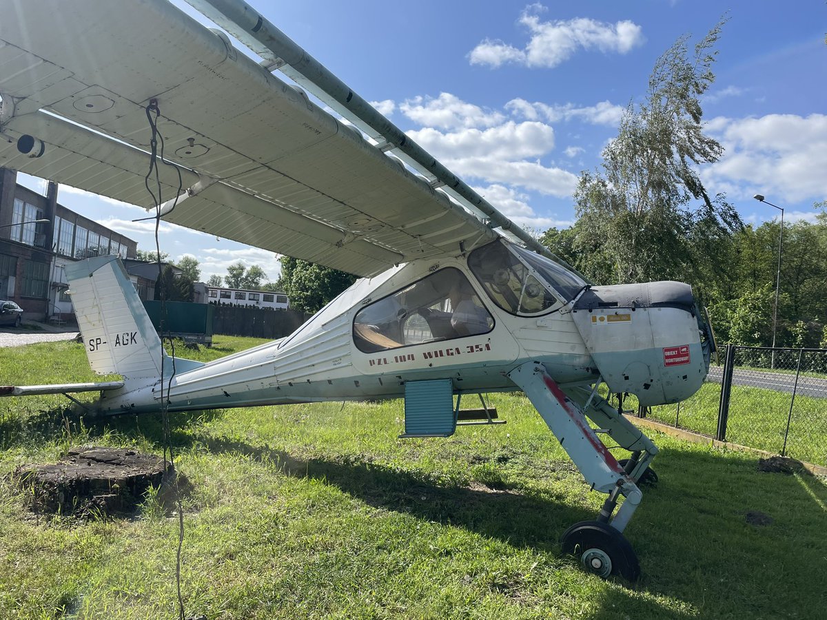 GeoffreyCoan's tweet image. Another country in the #flying logbook, we popped over the border to land our #microlights in #Poland for the first time 

Camouflaged control tower and cobbled taxiway!

Coffee, cake and then flew back into Germany