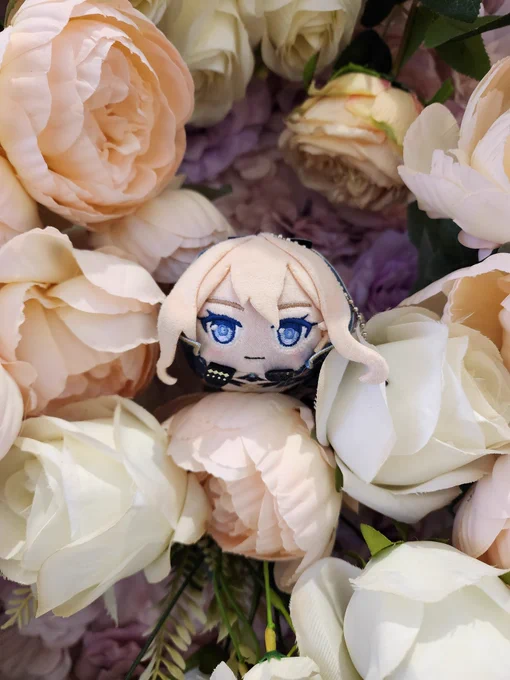 I chose to bring Jean today for errand day  wish i brought eimiko because the other side are pink and purple flowers 
