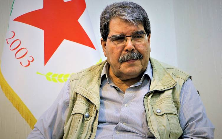 Salih Müslim,
'Abdullah Öcalan Kürtlerin acılarından doğmuş bir düşünür ve filozoftur'
Bu adamlar Rojava'yı da yok etmeye kararlı görünüyor herhalde ama yedirmezler az bekle daha işin bitmedi...rudaw.net/turkish/kurdis…