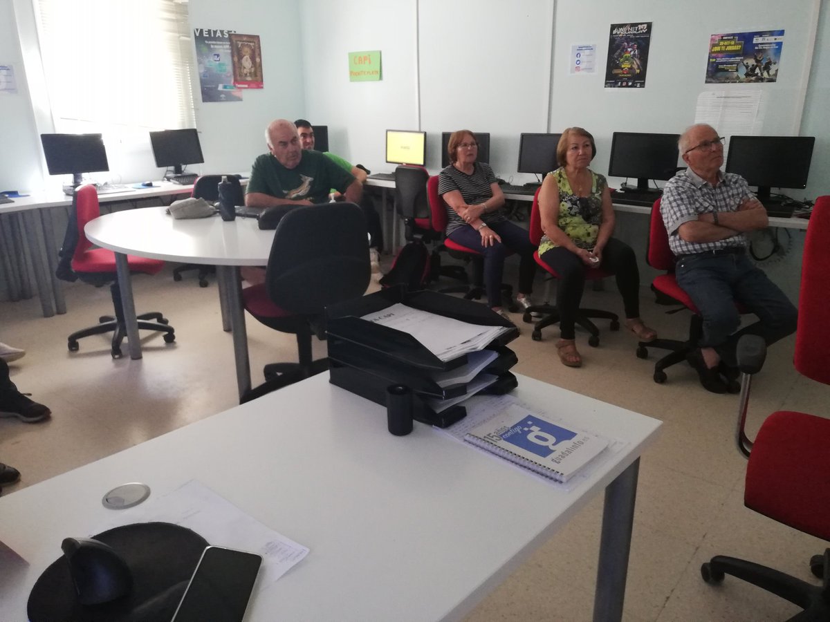 CGFuenteplata's tweet photo. 🔵 𝗙𝗔𝗞𝗘 𝗡𝗘𝗪𝗦
Ayer, 17 de mayo, 
 celebramos el Día Mundial de Internet y en nuestro centro lo hemos querido conmemorar con un taller formativo relacionado con las #FakeNews 📰

#CAPIFuenteplata #Guadalinfo #NNTT https://t.co/CdWY02CoaK