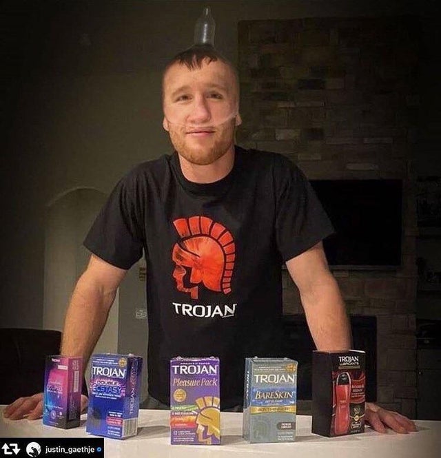 MMArena_'s tweet photo. Cet homme est en mission. https://t.co/m92rfANr6U