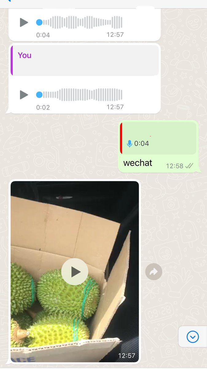 KahMunnL's tweet photo. 最近要葡萄，有葡萄。
要榴槤，有榴槤。
認識你過後，就有那麼多水果吃了。
要吃什麼食物，你就帶我吃。
有點幸福 🥰 謝謝 😍 https://t.co/0Pp07yaEOZ