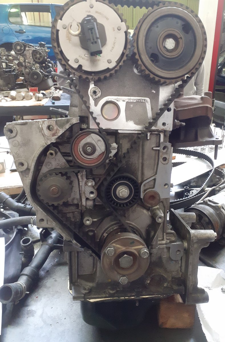 Los alumnos del CEO El Mirador de la Sierra estuvieron conociendo el IES La Albuera en particular, la sección de FP de Grado Medio y de Grado Superior... una visita muy productiva para nuestro próximo proyecto!