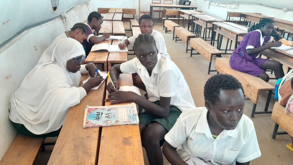 FrancoOhisa's tweet photo. We continue to operate despite the recent wind that destroyed the solar panel in the Innovation Lab School ICT lab! 💪Did you know that many emotions and meanings may be represented by various colors?  #Education for all, #Kakuma refugee camp, and #resilience. 
@koentimmers. https://t.co/khWWGQoSla