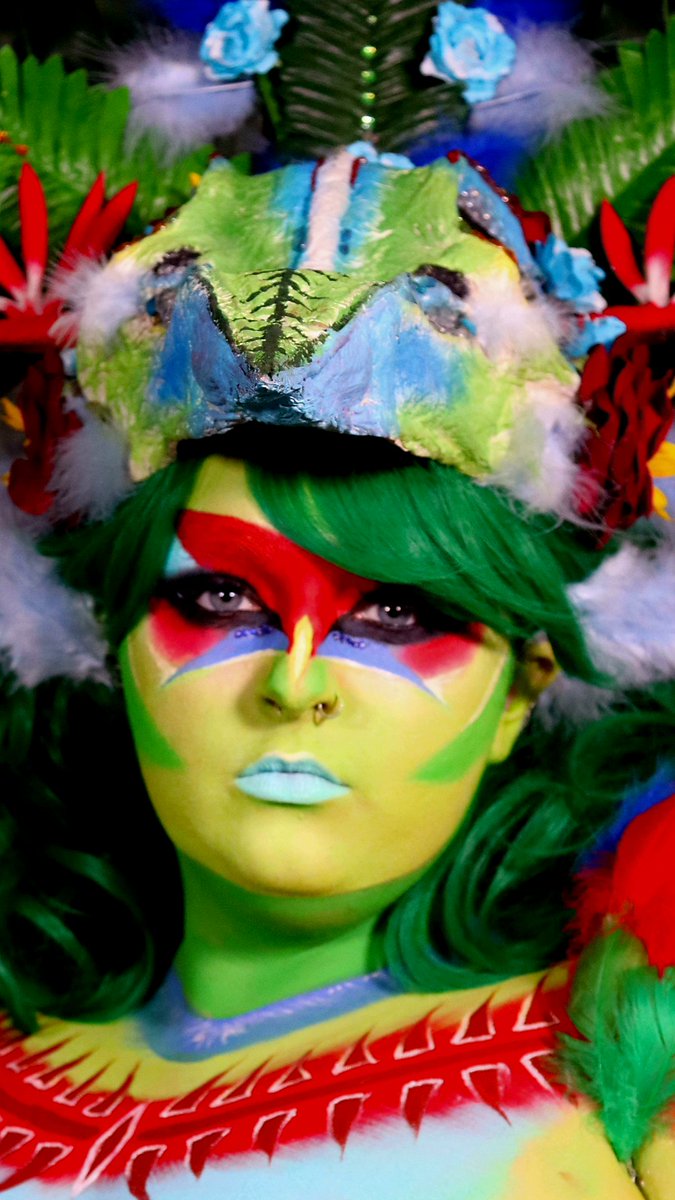 VNorthbrooke's tweet photo. More fabulous work by my YR1 #L3HairMakeupSFX students for their final end of year exams.
#birdsofparadise #makeupartist
#studymakeup @ColegyCymoedd https://t.co/ahY29dXzjp