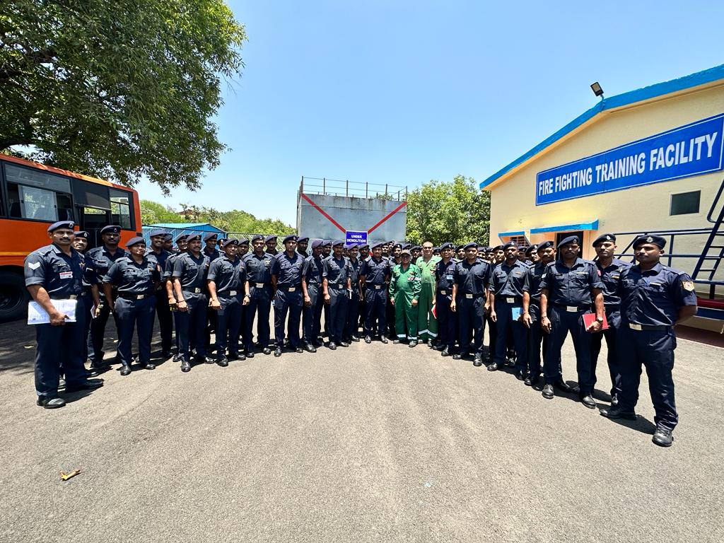 05NDRF's tweet photo. "When you know better you do better."
#Trainingvisit
#Preparedeness on #CBRN
#05ndrf conducted training visit for Participants of BFRC to #INSLonavala in terms of gaining knowledge about #CBRN Emergency Management.
@ndmaindia
@NDRFHQ
@SDMAMaharashtra
@ANI
@IN_INSShivaji https://t.co/QRmRjkvrhO