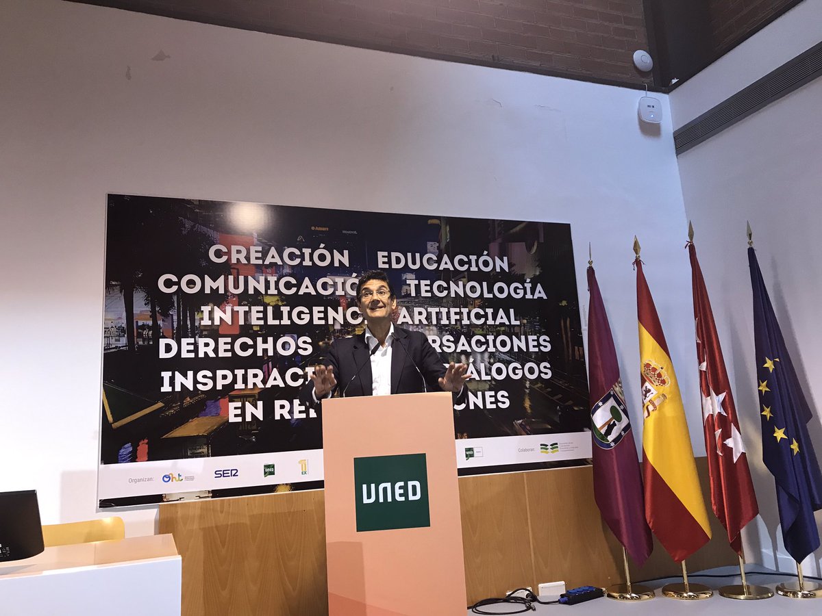 #OHT2023  el catedrático  de la <a href="/UPV/">Universitat Politècnica de València</a> <a href="/FcoMoraUPV/">Francisco Mora (UPV)</a> nos da su visión de las #Humanidades #Digitales <a href="/UNED/">UNED</a> <a href="/La_SER/">Cadena SER</a> 
Sigue en directo la IV Jornada: Un mundo de fusión digital
🔗 Enlace al acto: buff.ly/42lasGg
<a href="/EducacionUNED/">Facultad de Educación de la UNED</a> ed <a href="/SMEMIU_UNED/">SMEMIU</a>