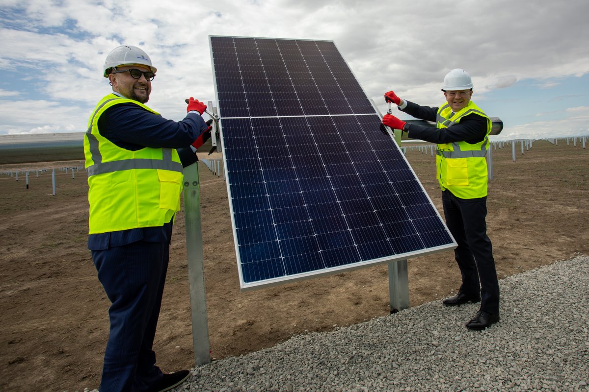 energyorgaz's tweet photo. First solar panel was installed at Garadagh SPP (installed capacity of 230 MW is being built) https://t.co/isq0udpwGu