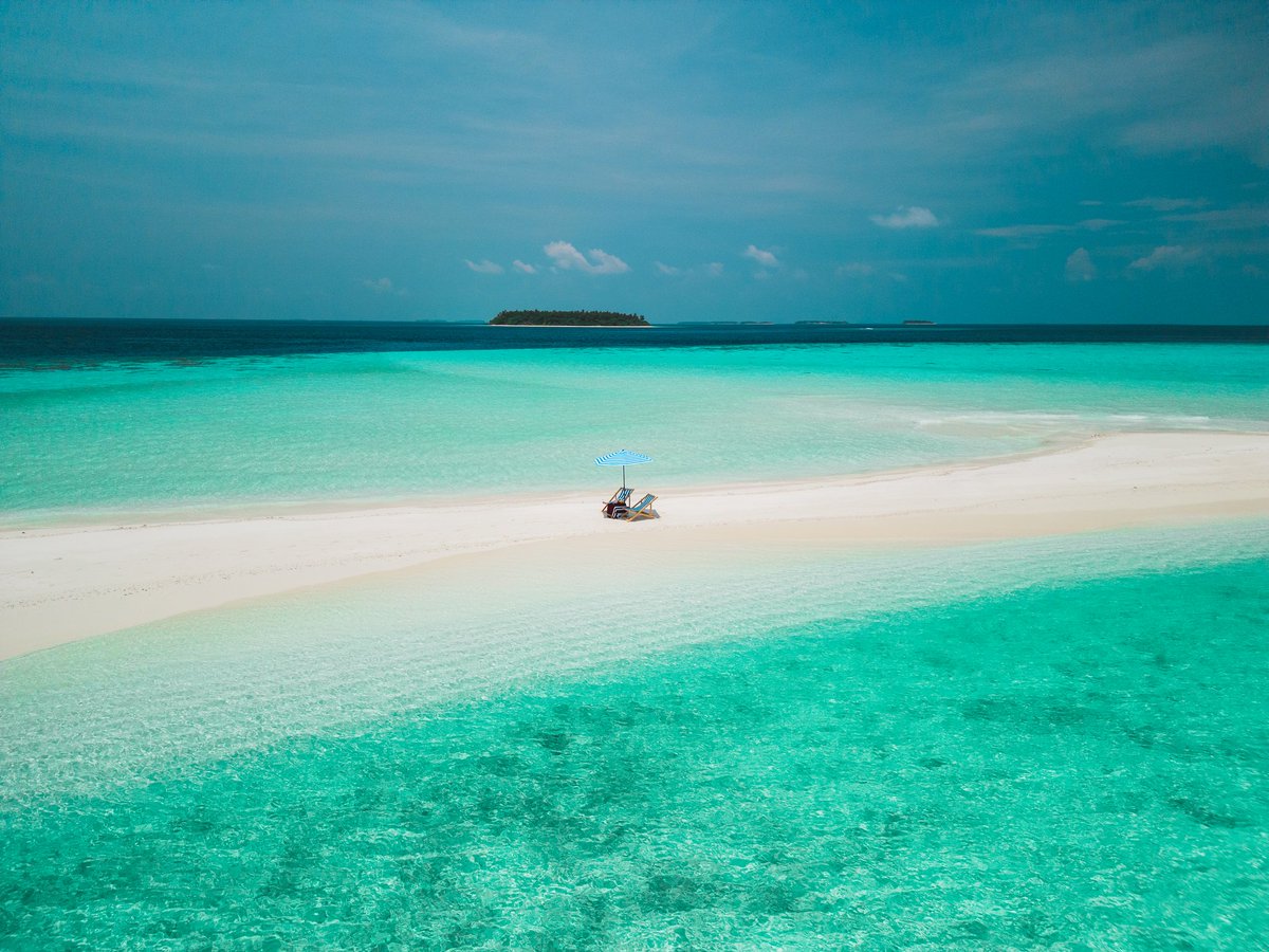 dhoanimaldives's tweet photo. From white sands to waves, the perfect combination for ultimate bliss! ⛱️🌊

Contact: +960 9839977
Email: contact@dhoanimaldives.com
📷:ishotmaldives
....................
#dhoanimaldives #guesthouse #maldives #visitmaldives #sunnysideoflife  #travelphotography #adventure #jetski https://t.co/JldJ75YRjy