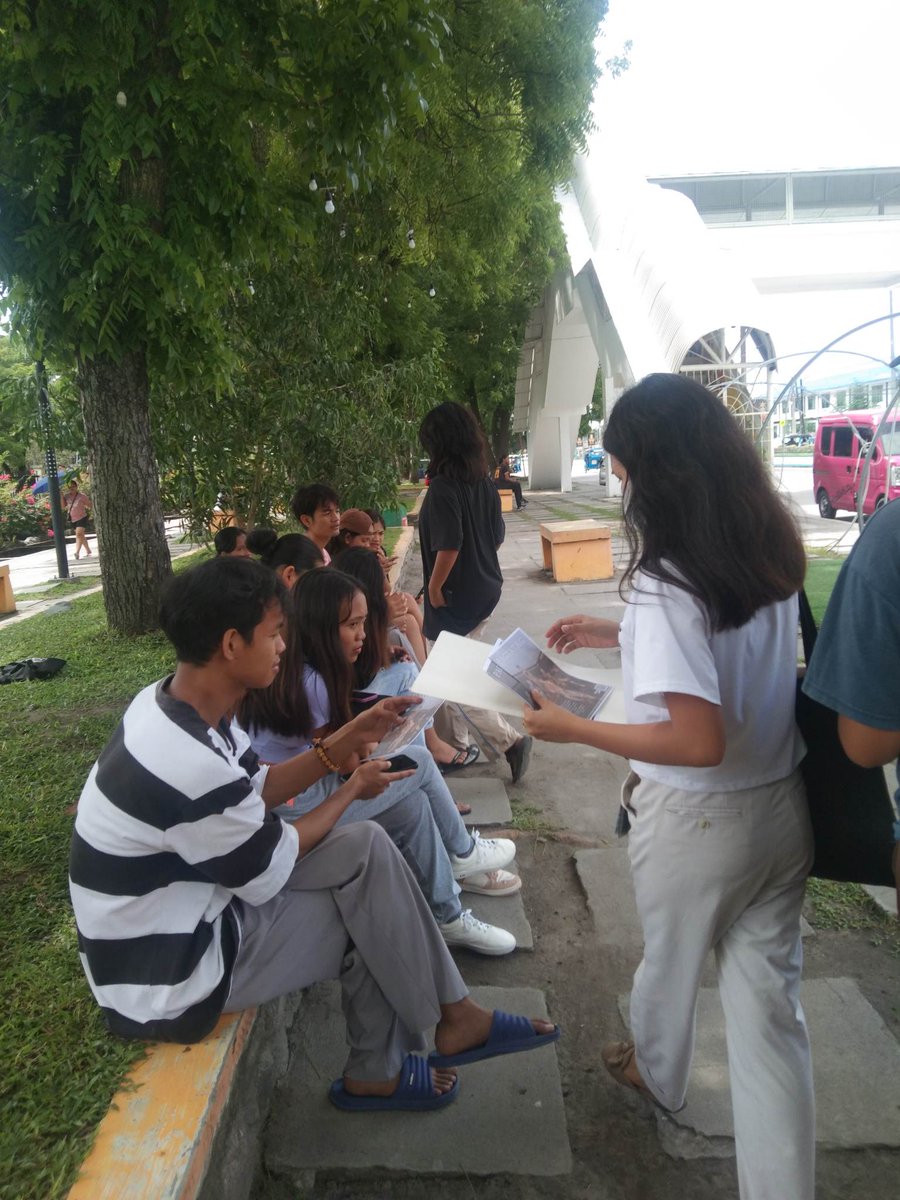 atinSulKud's tweet photo. LOOK: A'TIN Sultan Kudarat Chapter: To promote the upcoming release tomorrow A'TINs from Sultan Kudarat are distributing PAGTATAG flyers to casuals ++

D-2 GENTO RELEASE
@SB19Official #SB19
#GENTO_CONCEPT_PHOTO https://t.co/SWDBc8rS3G