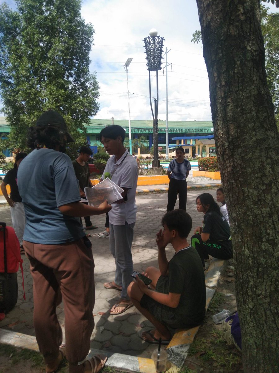 atinSulKud's tweet photo. LOOK: A'TIN Sultan Kudarat Chapter: To promote the upcoming release tomorrow A'TINs from Sultan Kudarat are distributing PAGTATAG flyers to casuals ++

D-2 GENTO RELEASE
@SB19Official #SB19
#GENTO_CONCEPT_PHOTO https://t.co/SWDBc8rS3G