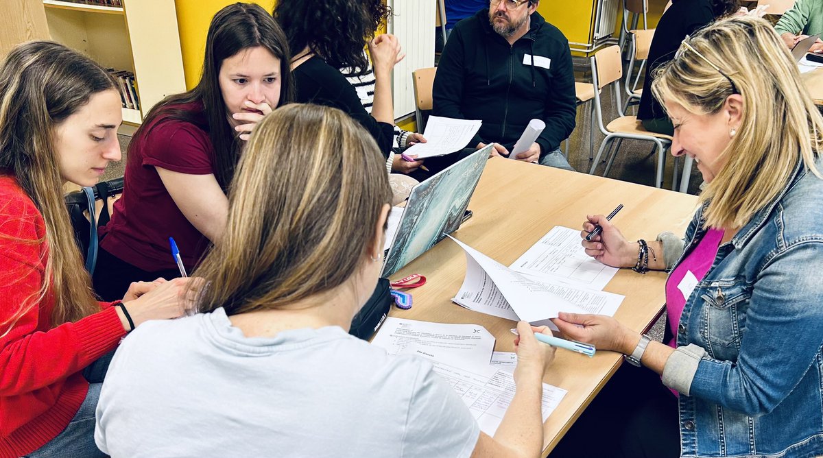 NvilaVila's tweet photo. @IE_Londres participem en la darrera sessió de #XxC @CrpEixample @consorciedubcn Definim el pla d’acció de l’objectiu treballat al llarg d’aquesta formació: Ambients a EI.
Seguim! @susana_naranjo https://t.co/qPwJgzZwi5