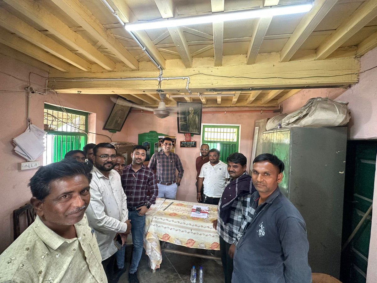 harshpatel162's tweet photo. આજરોજ જંત્રી રીસર્વે-૨૦૨૩ના કામે ઝોલાપુર ગામે ગ્રામજનો સાથે ચર્ચા કરી તે બાબતે સમજૂત કરી રીસર્વેની કામગીરી હાથ ધરવામાં આવી. @SDMSanand @AhmedabadRac @CollectorAhd @ahmedabad_info @InfoGujarat @revenuegujarat https://t.co/oKMfwyngvn