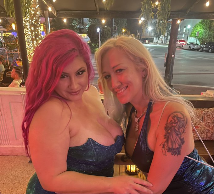 Congratulations @alanaevansxxx 🍾💕 https://t.co/bh2MdyB66Z<a class="tags" href="/tag/alanaevansxxx">@alanaevansxxx</a>
