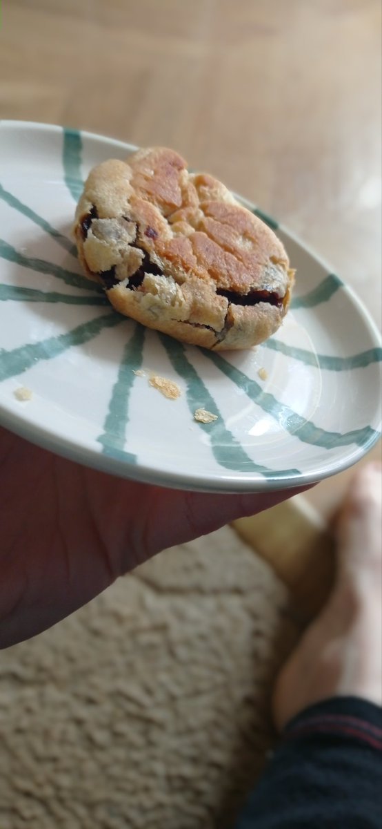 You ever tried one of these? It's called an Eccles Cake. Dried squished up fruit inside. Tough buttery pastry. Guess it originated in a place named Eccles...🤔 #therapythursday #breakfastpic #UKculture #EnglishPremierLeague