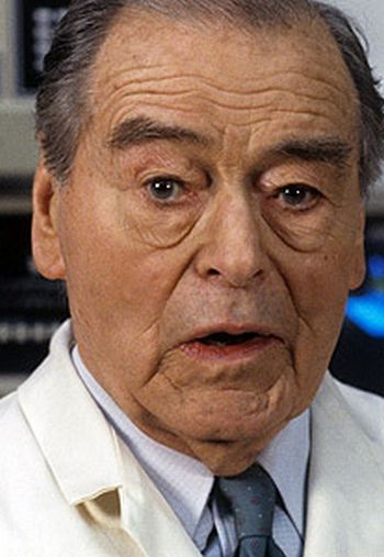 StarWarsNewsNet's tweet image. On this day in #StarWars: May 29, 1922, Sebastian Shaw is born!

Actor, theater director, novelist and poet with a 65-year career, who appeared as Anakin Skywalker in #ReturnoftheJedi. Died in 1994.

Your contribution to the galaxy far, far away will never be forgotten.